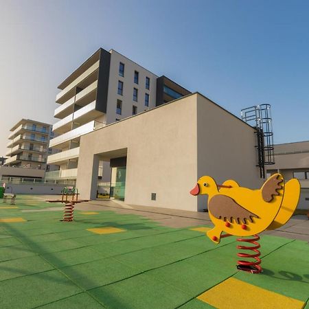 Royal Manu Apartment Netflix Лодзь Екстер'єр фото
