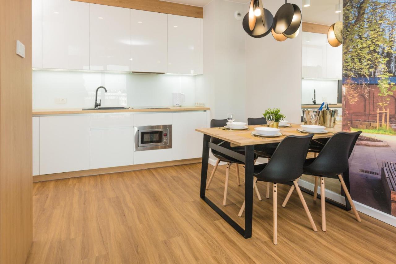 Royal Manu Apartment Netflix Лодзь Екстер'єр фото